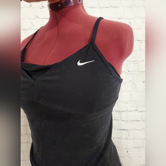 *Free add-on with purchase* Nike active black tank-top - Picture 7 of 9